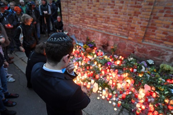 Antisemitismus von Rechts ist nach Einschätzung des Bundesverbands Rias besonders gewalttätig - wie der Anschlag auf die Synagoge in Halle 2019. (Archivbild) - © Hendrik Schmidt/dpa-Zentralbild/ZB