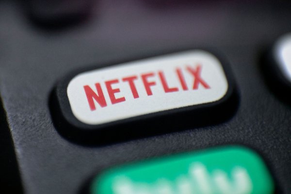 Netflix hat Daten zum Erfolg von Filmen und Serien veröffentlicht. - © Jenny Kane/AP/dpa