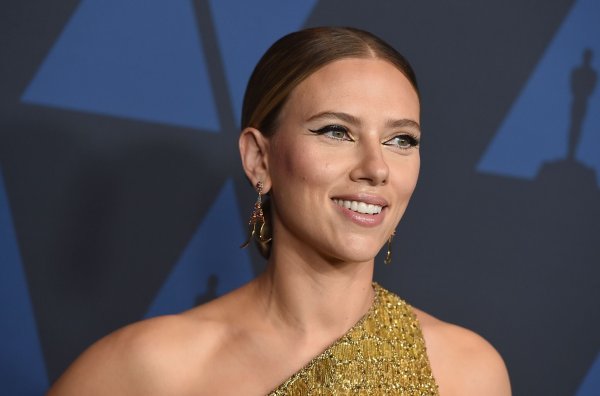 Wegen der KI-Stimme «Sky» ist es zum Streit zwischen OpenAI und Scarlett Johansson gekommen. - © Jordan Strauss/AP/dpa