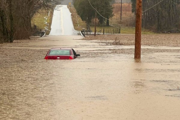Bei schweren Überflutungen in Kentucky kamen mindestens acht Menschen ums Leben. - © -/Warren County Sheriff\\\'s Office via AP/dpa