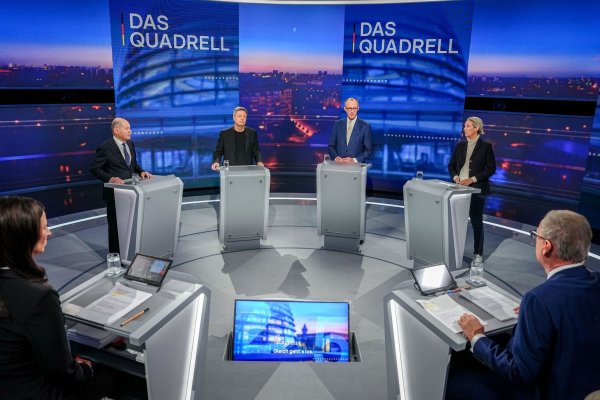 Die vier Kanzlerkandidaten von SPD, Union, Grünen und AfD streiten über Migration, Inflation, Energiekosten und andere Themen. - © Kay Nietfeld/dpa-Pool/dpa