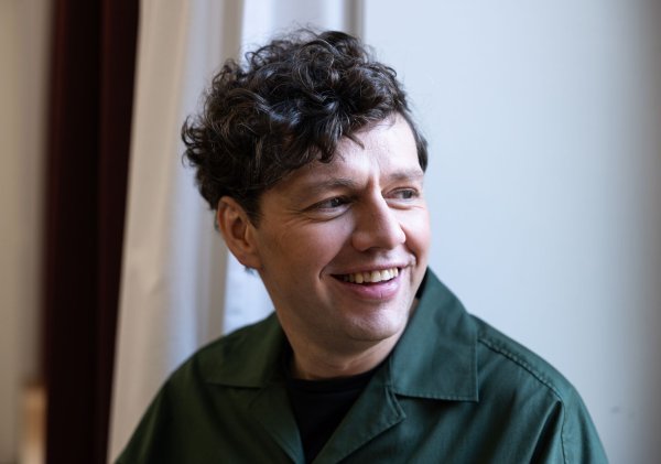 Christian Friedel hat in der dritten Staffel von «The White Lotus» eine Nebenrolle. - © Hannes P. Albert/dpa