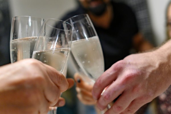 Party in der Mietwohnung - © Foto: Daniel Maurer/dpa-tmn