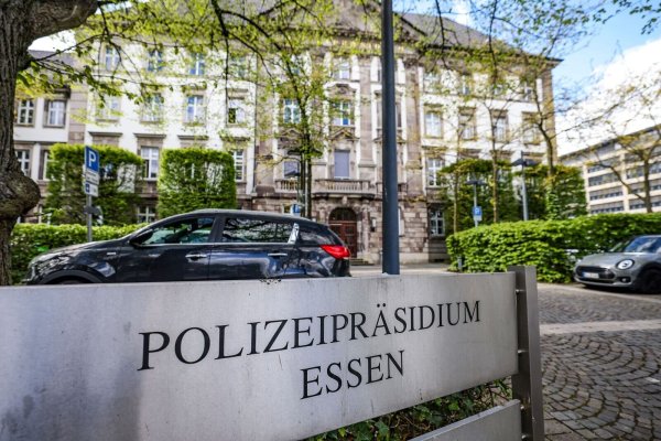Im Keller des Polizeipräsidiums Essen lagerten bislang unbekannte Akten zur Entführung des Aldi-Gründers Theo Albrecht. (Archivbild) - © Christoph Reichwein/dpa