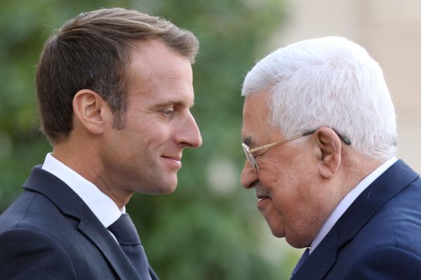 Der französische Präsident Emmanuel Macron will Palästina als Staat anerkennen und hat dazu einen Brief an den Palästinenserpräsidenten Mahmud Abbas veröffentlicht. - © Ludovic Marin/AFP/dpa