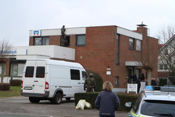 Die Volksbank in Asemissen ist am Dienstagmorgen überfallen worden. - © Thomas Dohna