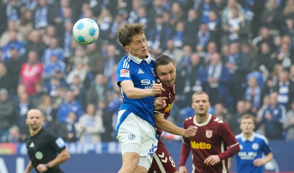 Hat seinen Vertrag verlängert: Max Grüger - © Bernd Thissen/dpa