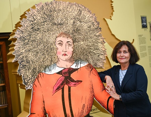 Beate Zekorn-von Bebenburg leitet das Frankfurter Struwwelpeter-Museum. - © Arne Dedert/dpa