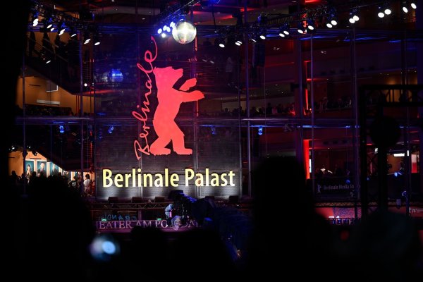 Für große Premieren im Berlinale Palast werden die Ticketpreise erhöht. (Archivbild) - © Monika Skolimowska/dpa