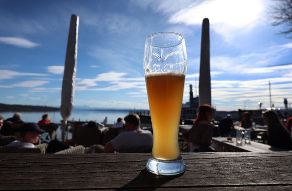 Der schwindende Bierkonsum macht den Brauereien zu schaffen. (Symbolbild) - © Karl-Josef Hildenbrand/dpa