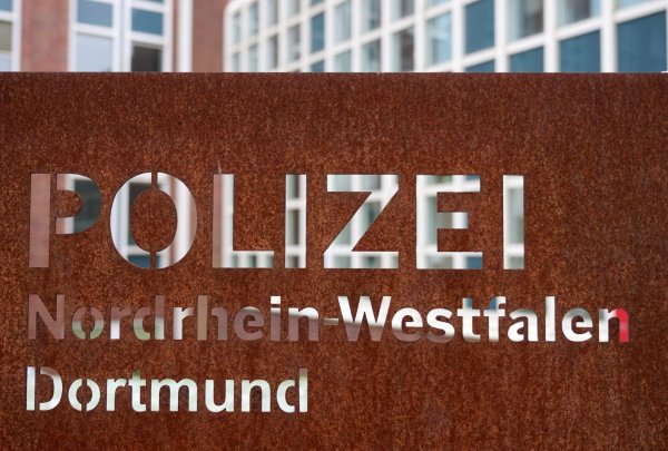 Ein in Dortmund verurteilter Rechtsextremist ist von der Polizei in Bulgarien in einem Wohnheim gefasst worden. (Symbolbild) - © Bernd Thissen/dpa
