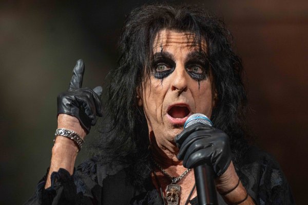 Alice Cooper und seine Band trennten sich vor 51 Jahren. (Archivbild) - © Jim Z. Rider/ZUMA Press Wire/dpa