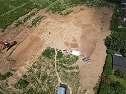 Drohnenaufnahme der Grabungsfl&auml;che in Schieder-Schwalenberg. - &copy; EggensteinExca/ P. Robinson