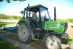 In seinem F&Ouml;J begeistert sich Timo Schleheck besonders f&uuml;r die Maschinen aus der Landwirtschaft. - &copy; Foto: LWL/Kalceskovic