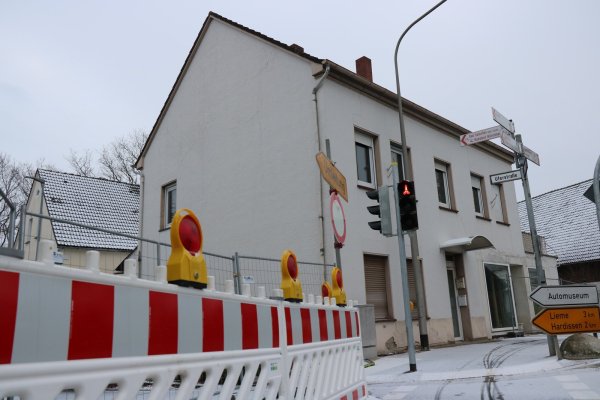 Sperrung aufgelöst: Die Giebelfassade des Hauses an der Uferstraße war einsturzgefährdet. - © Archiv: Alexandra Schaller