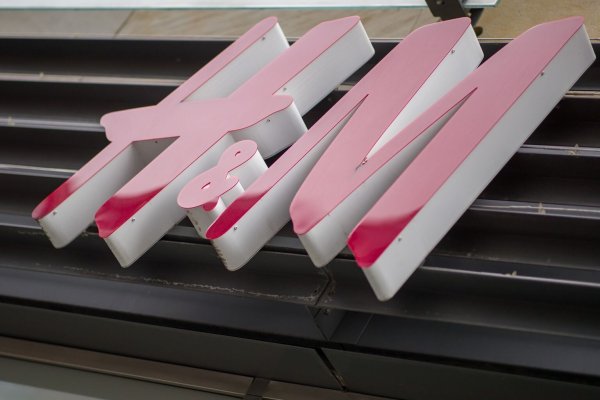 H&M - © Foto: Daniel Karmann/dpa