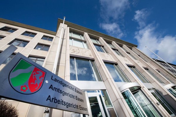 Verbotene Sterbehilfe: Arzt erneut vor Gericht - © Bernd Thissen/dpa