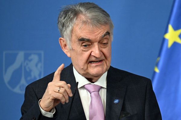 NRW-Innenminister Reul nennt Russland als möglichen Initiator einer Desinformationskampagne. (Archivbild) - © Federico Gambarini/dpa