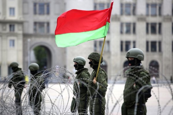 Einsatzkräfte in Belarus - © Foto: Uncredited/Tut.by/AP/dpa