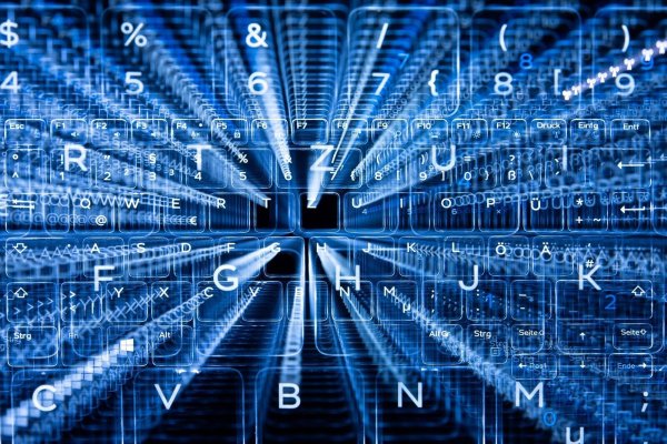 Bei der Datenweitergabe im Netz ist Vorsicht geboten. - © Sebastian Gollnow/dpa/dpa-tmn