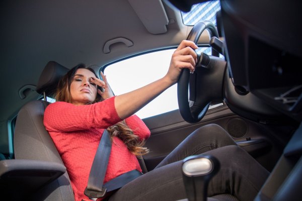 Müdigkeit? Schwindel? Bestimmte Medikament können die Fahrsicherheit beeinträchtigen. - © Christin Klose/dpa-tmn