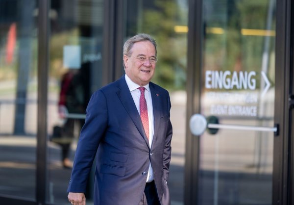 Der frühere nordrhein-westfälische Ministerpräsident Armin Laschet (CDU) engagiert sich seit Jahren für Israel und gegen Antisemitismus. (Archivbild) - © Thomas Banneyer/dpa