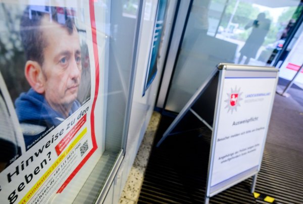 Ist der gesuchte Ex-RAF-Terrorist Burkhard Garweg nach Hamburg geflüchtet? Gleich mehrere Zeugen wollen ihn dort laut Landeskriminalamt Niedersachsen gesehen haben. (Archivbild) - © Julian Stratenschulte/dpa