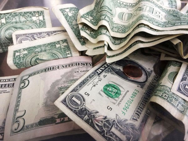 In den USA ist die Inflationsrate zuletzt wieder gestiegen. (Symbolbild) - © Mark Lennihan/AP/dpa