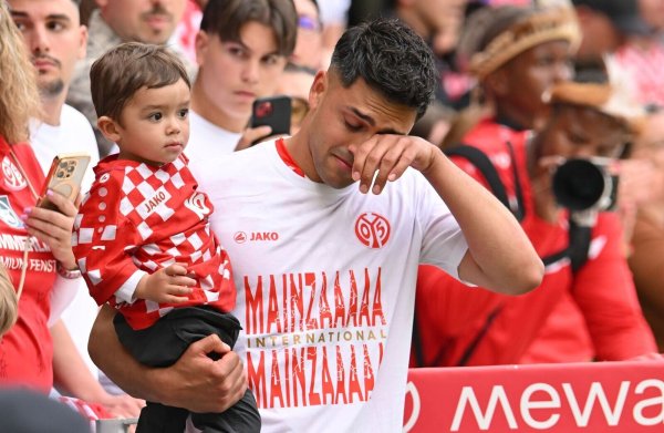 Nadiem Amiri vom FSV Mainz 05 kamen nach dem 2:2 gegen Bayer Leverkusen die Tränen. - © Torsten Silz/dpa