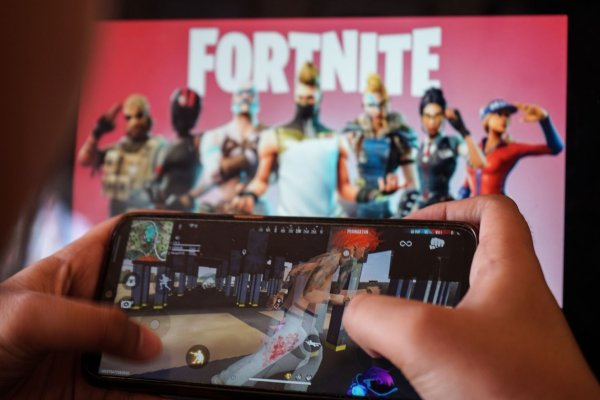 Fortnite ist derzeit in Apple-App-Stores nicht verfügbar. (Symbolbild) - © Herwin Bahar/ZUMA Wire/dpa
