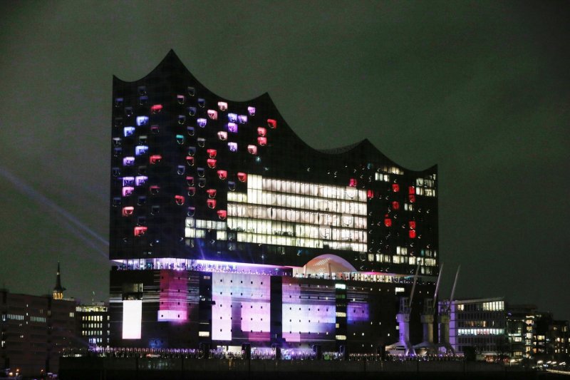 Beethoven und Lichtshow: Elbphilharmonie eröffnet | Nachrichten aus ...