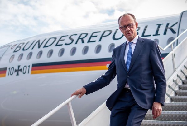 Bundeskanzler Friedrich Merz hat in seinem Stab und in seinem Kabinett mehr Männer als Frauen. (Archivbild) - © Michael Kappeler/dpa