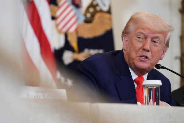 Trump droht der EU mit Zöllen - und gibt sich vorerst wenig kompromissbereit. - © Jacquelyn Martin/AP/dpa