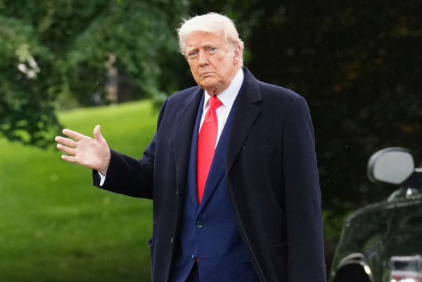 Trump will mehr Produktion in den USA. - © Jacquelyn Martin/AP/dpa