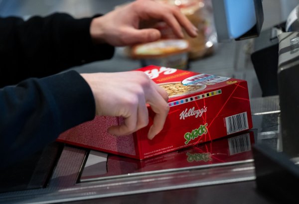 Eine Packung "Smacks" darf nicht fehlen beim Einkauf - so geht es manch Verbraucher in Deutschland. - © Sven Hoppe/dpa