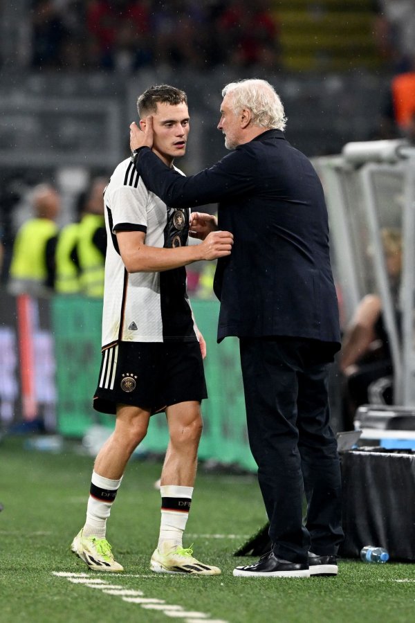 Rudi Völler hält sehr viel von Wirtz. - © Federico Gambarini/dpa