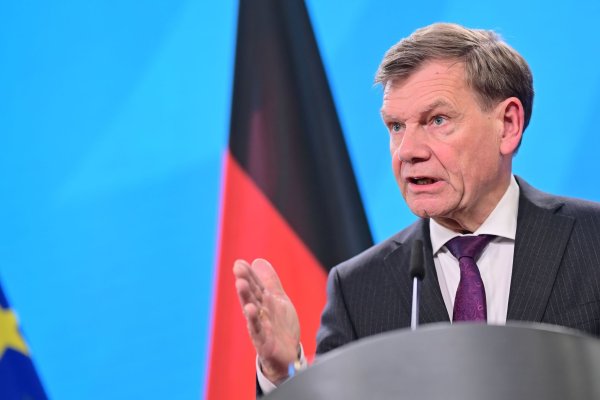 Bundesaußenminister Johann Wadephul (CDU) warnt Konsequenzen eines Zollstreits mit den USA. - © Sebastian Christoph Gollnow/dpa