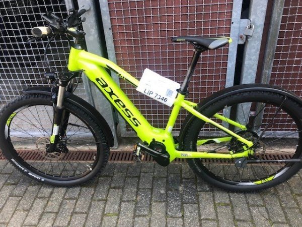 Das  Fahrrad der Marke Axess befindet sich mittlerweile bei der Polizei. Zu einer Straftat habe es bislang nicht zugeordnet werden können. - © Polizei Lippe