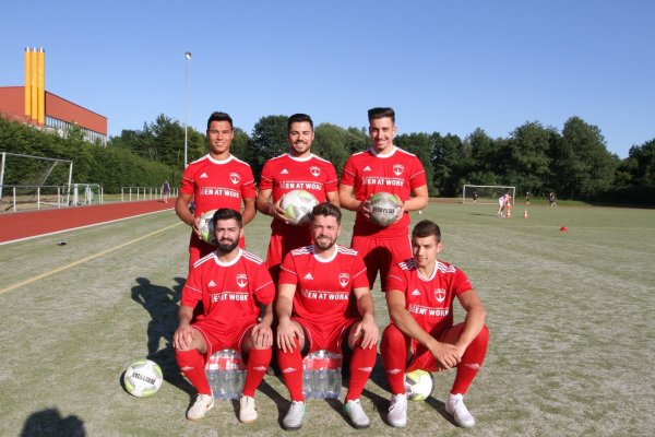 Neue Gesichter am Werresportplatz: (oben von links) Daniel Unrau, Kosta Triantafyllidis und Harit Marhosevic sowie (unten von links) Diego Igrek, Marco Jöstingmeier und Fabio Cucciara kicken nun für den Post-TSV Detmold. - © Sebastian Lucas