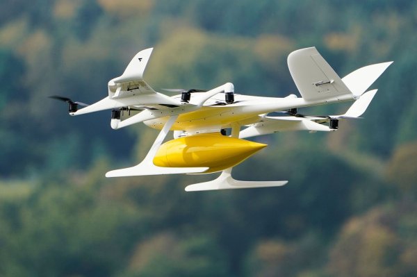 Drohnen und Lastenräder sollen Einkäufe zu den Menschen nach Hause bringen. - © Uwe Anspach/dpa