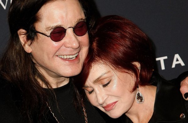 Ozzy Osbourne und seine Frau Sharon Osbourne auf einer Aufnahme aus dem Jahr 2020. - © -/Zuma Press/dpa