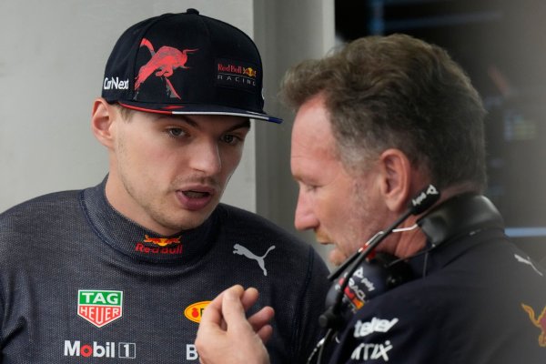 Red-Bull-Teamchef Christian Horner bescheinigt Max Verstappen einen enormen Reifeprozess. - © Hassan Ammar/AP/dpa