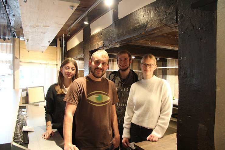 Julia Eichner, Malte Homringhaus, Joshua Janzen und Vivien Bröker (von links) engagieren sich im neuen Jugendcafé. - © Cordula Gröne(LZ)