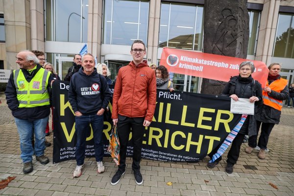 Klima-Aktivist vor Gericht «Wie David gegen Goliath» - © Christoph Reichwein/dpa