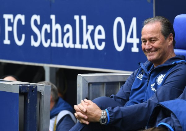 Ex-Coach Huub Stevens vertraut seinem Landsmann und Nachfolger Kees van Wonderen. - © Ina Fassbender/dpa