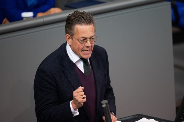 Konstantin von Notz (Grüne) zählt zu den Parlamentariern, die den Antrag gegen Antisemitismus erarbeitet haben. - © Christophe Gateau/dpa