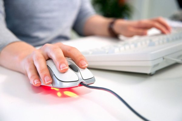 Die Maus streikt? Wer kein Pad hat, kann probieren, ob sie damit runder läuft. - © Andrea Warnecke/dpa-tmn