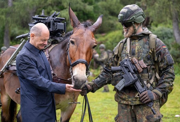 Braucht die Bundeswehr deutlich mehr Geld? - © Peter Kneffel/dpa