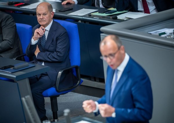Bundeskanzler Scholz und Oppositionsführer Merz: Gibt es eine Verständigung über einen Neuwahltermin? - © Michael Kappeler/dpa
