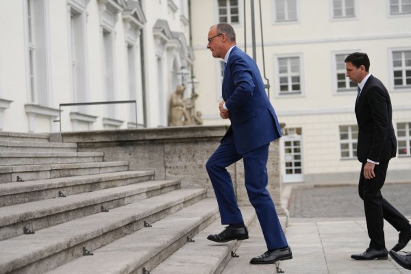 Wie weiter nach dem Bruch der Ampel-Regierung? Unions-Kanzlerkandidat Merz verlangt vom Kanzler schnelle Entscheidungen. - © Kay Nietfeld/dpa
